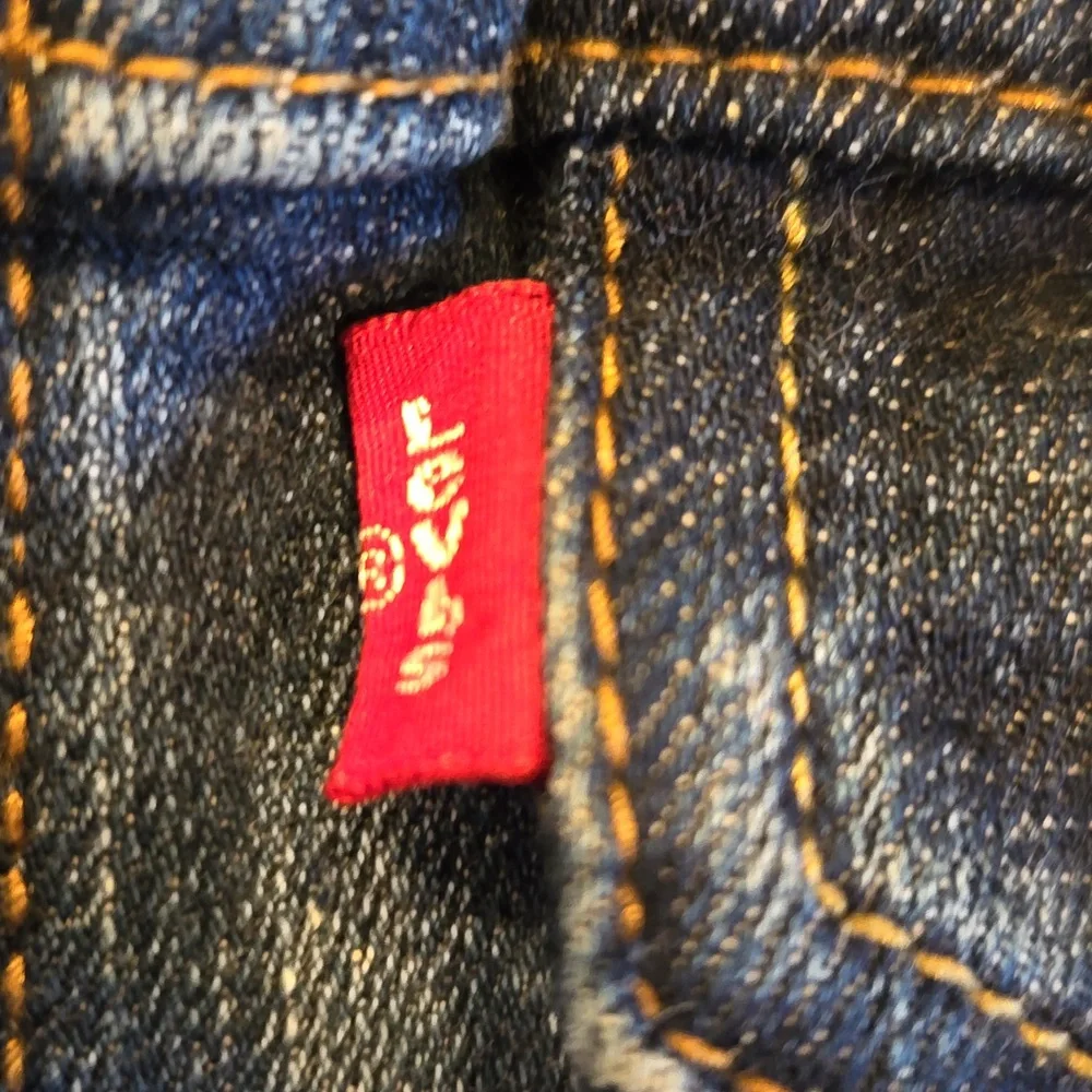 Levi’s Womens Trucker Denim Distressed Jean Jacket - Picture 3 of 11